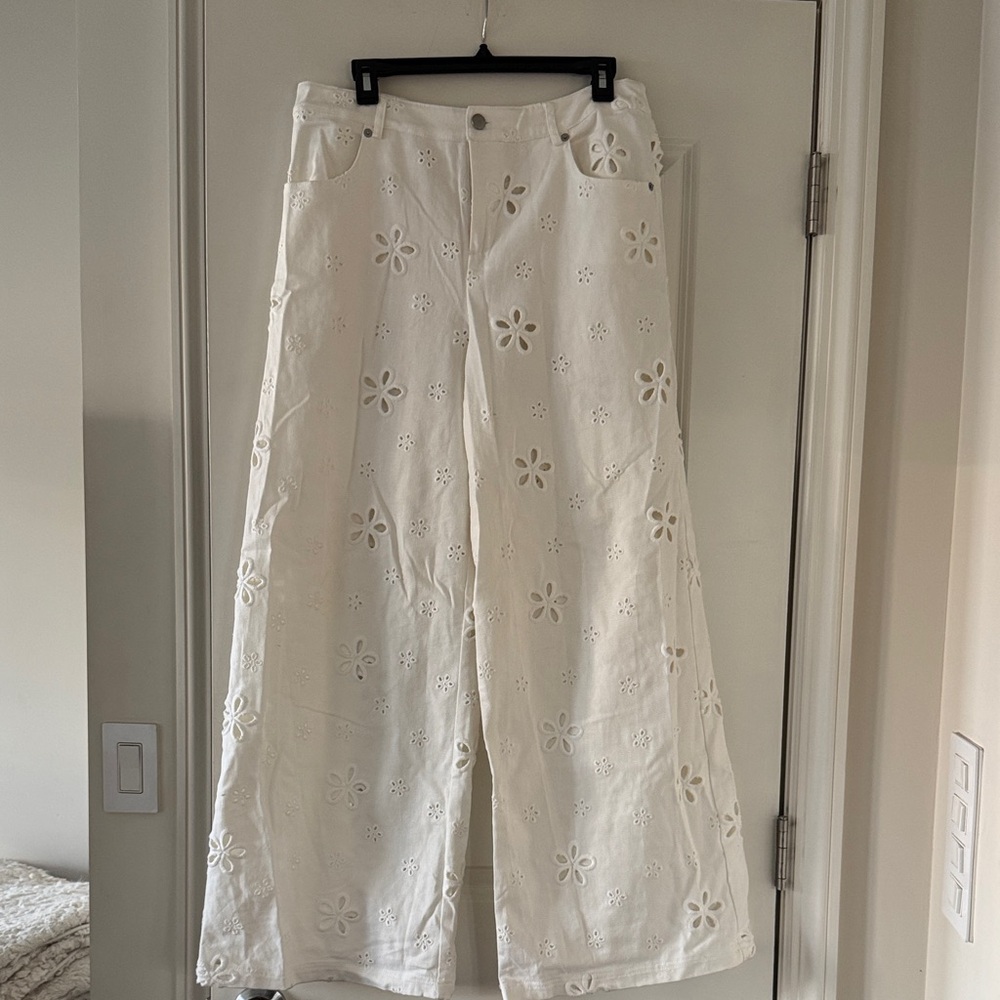 Daisy Eyelet Baggy Jeans in White
For Love & Lemons